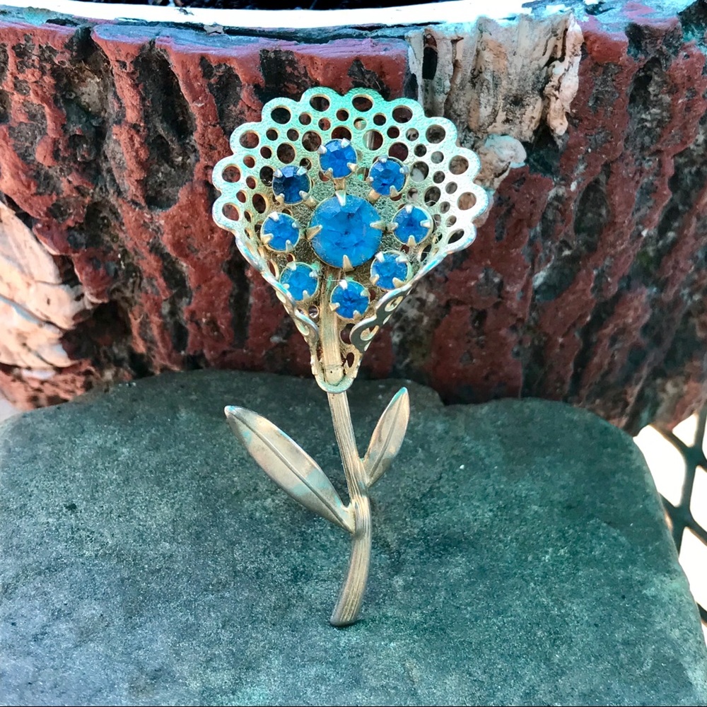 Vintage Rhinestone Flower Pin